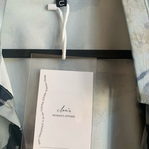 NWT clons collared shirt patterned asymmetrical Size S - Picture 3 of 5